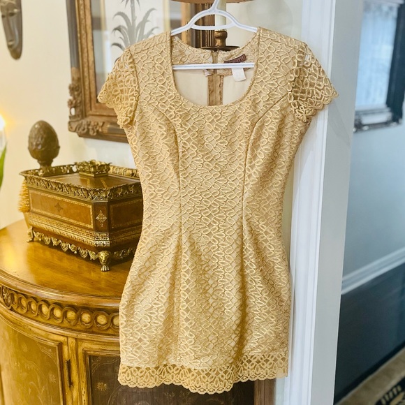 GEORGETTE Gold Dress - Picture 1 of 6